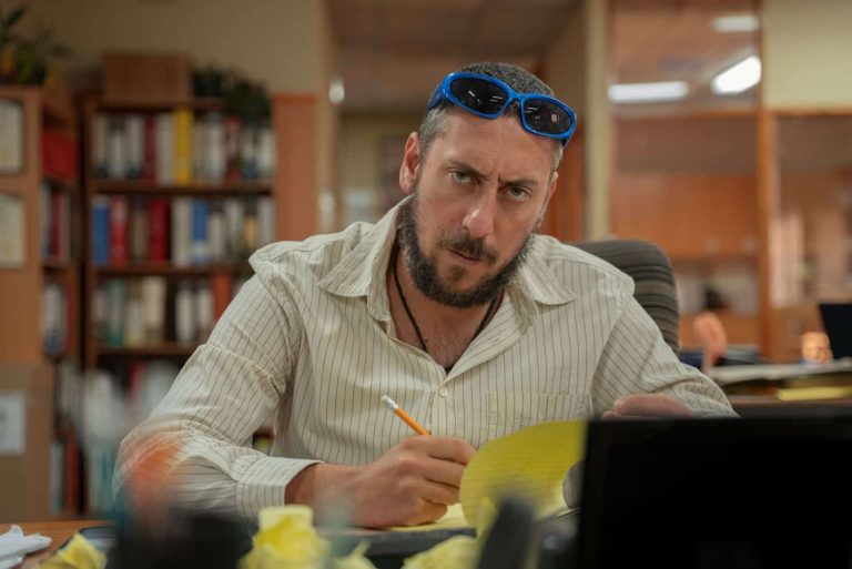 202601schalk-bezuidenhout-die-kantoor