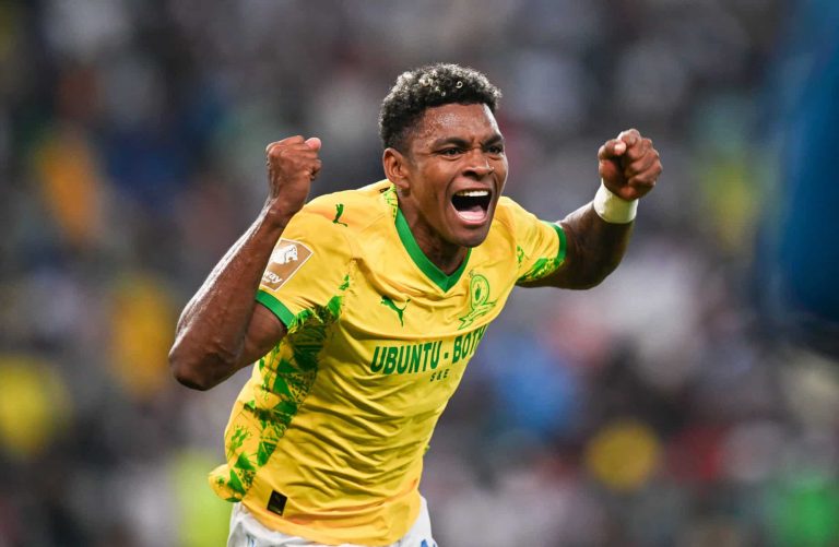 Football - Betway Premiership 2025/26 - Orlando Pirates v Mamelodi Sundowns - FNB Stadium - Johannesburg