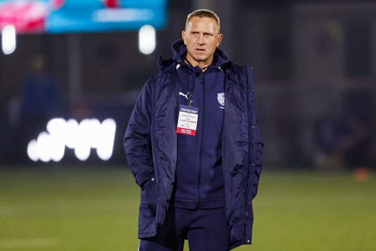 202602Bulls-coach-Johan-Ackermann