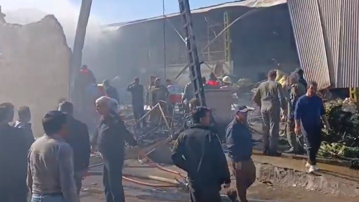 202602Iranian-Military-Helicopter-Plunges-Into-Market