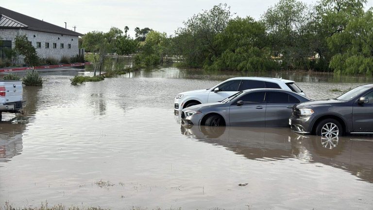 Flooded vehicles abandoned on South Texas interstate during heavy rainstorms