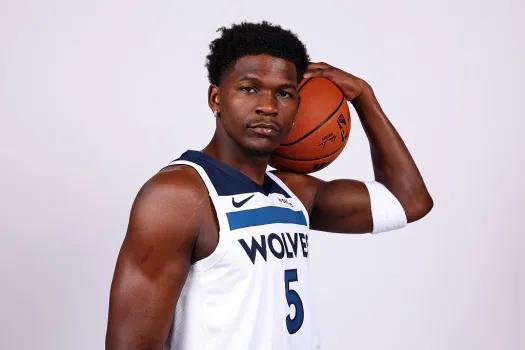 STP-Z-WOLVES-EDWARDS-HORIZ-1004