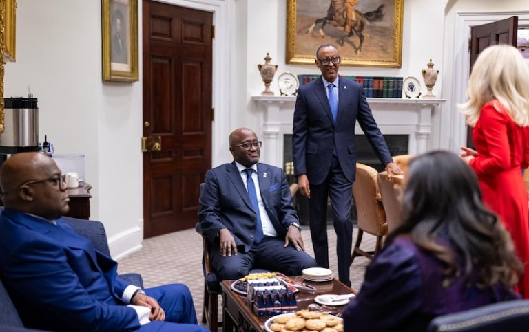 202512President-Tshisekedi-of-DRC-and-Rwandas-Paul-Kagame-at-Washington-Dc