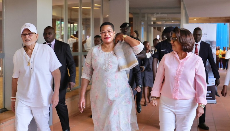 202603Anita-Among-with-the-Ruparelia-family