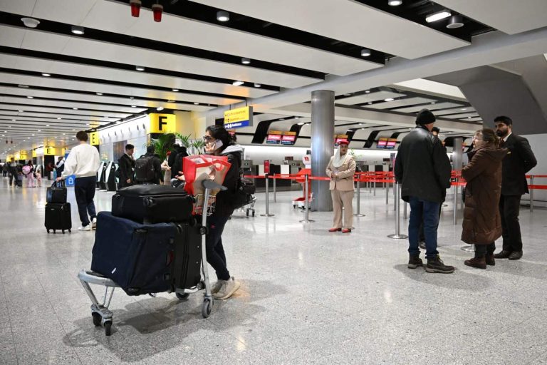 BRITAIN-IRAN-US-ISRAEL-CONFLICT-TRAVEL