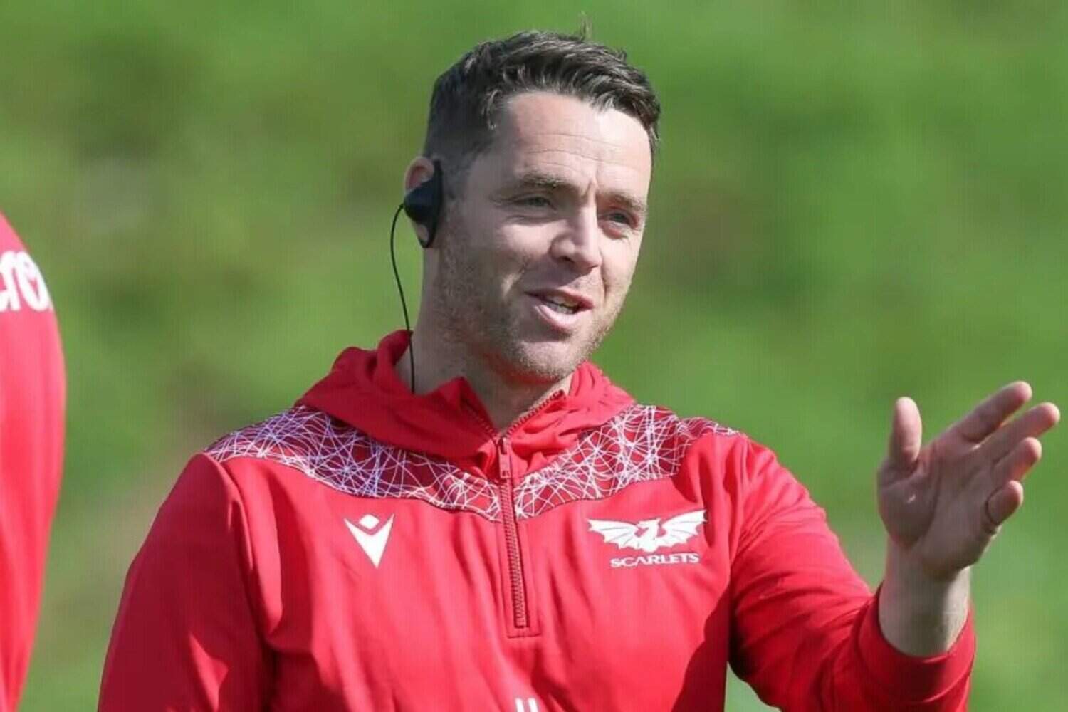 202603Joe-Lewis-Boks-Scarlets-1