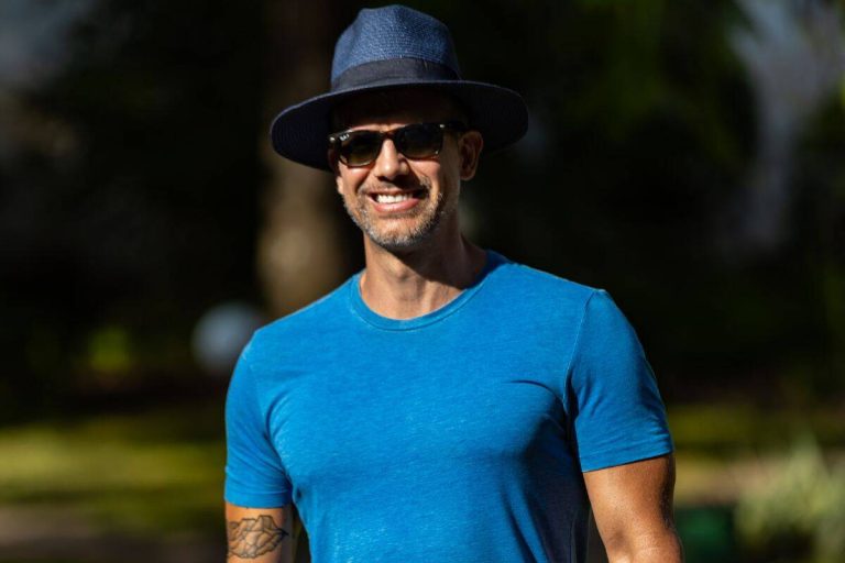 202603Jonathan-Boynton-Lee-tropica-island-of-treasure