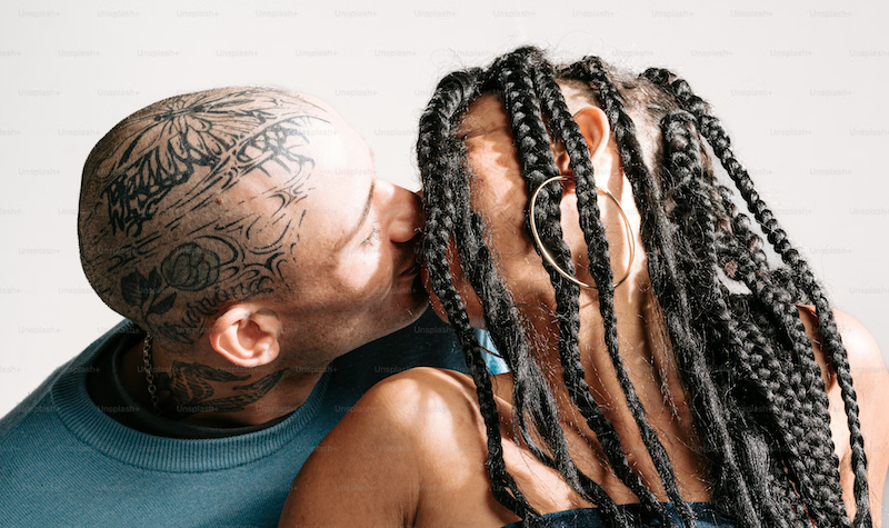 202603Kissing-outdoor