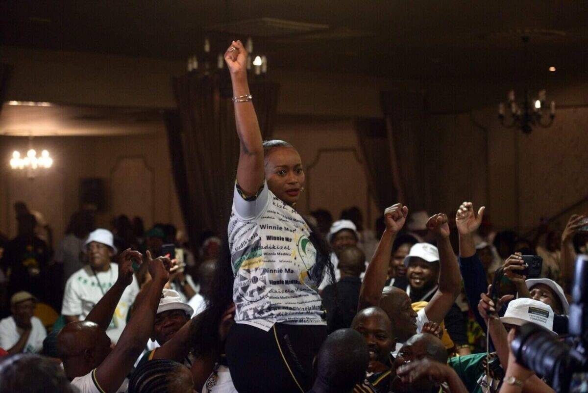 202603LOYISO-SWORN-IN-1200x801-1