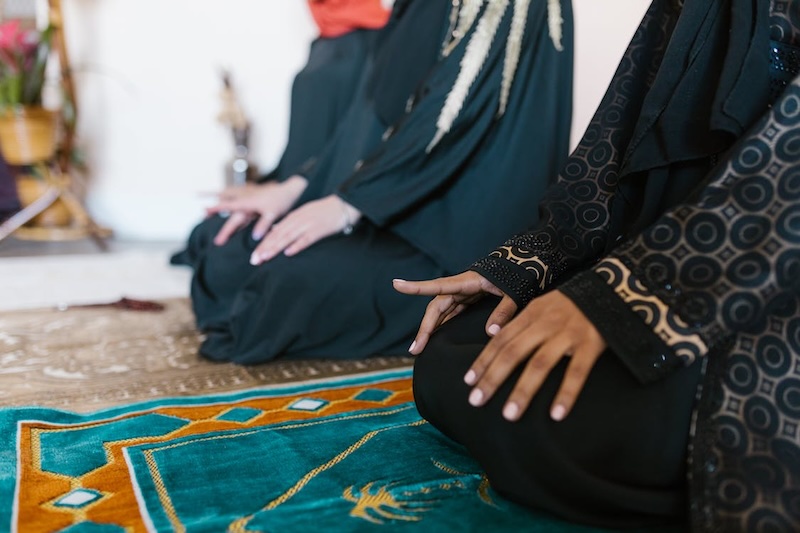 202603Muslim-women-praying