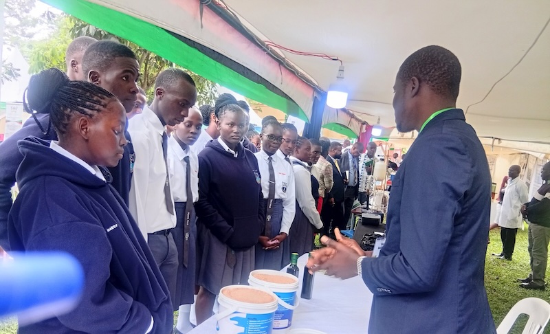202603Secondary-school-students-at-CoNAS-exhibition