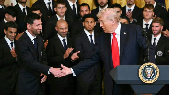us-president-donald-trump-shakes-hand-with-lionel-messi-2197596