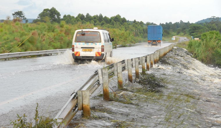 202311Flooded-Kafu-river