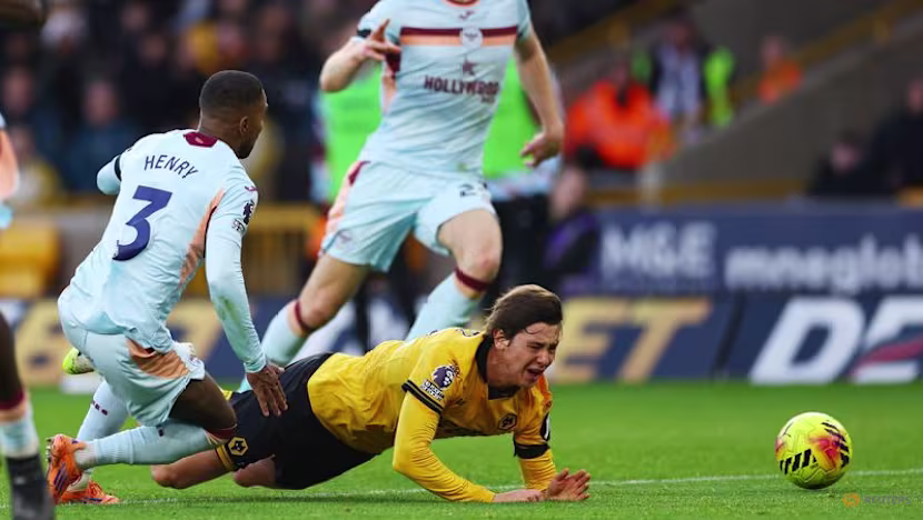 2025-12-20T190634Z_1_LYNXMPELBJ0A1_RTROPTP_3_SOCCER-ENGLAND-WOL-BRE