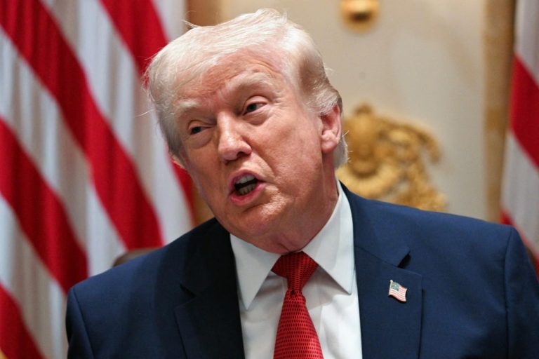 US President Donald Trump meets with members of his cabinet