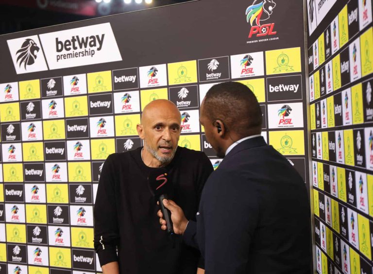 Football - Betway Premiership 2025/26 - Mamelodi Sundowns v Stellenbosch FC - Loftus Versfeld Stadium - Pretoria