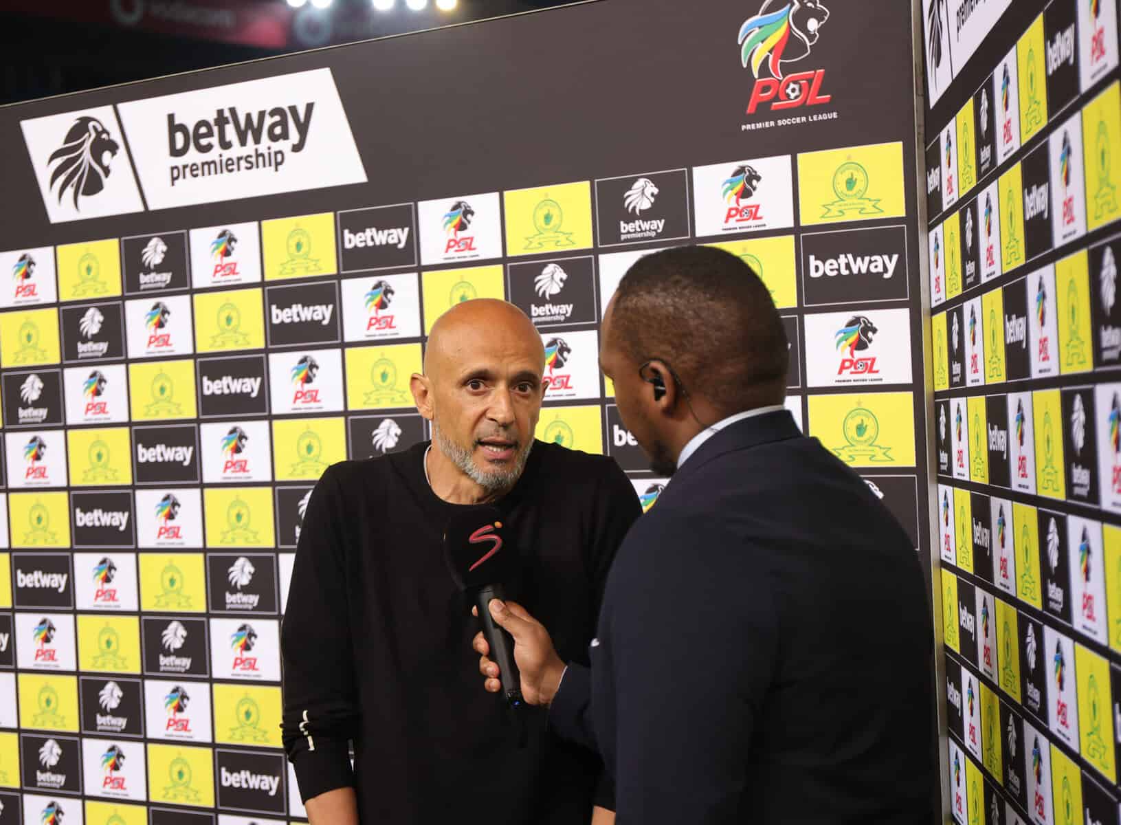 Football - Betway Premiership 2025/26 - Mamelodi Sundowns v Stellenbosch FC - Loftus Versfeld Stadium - Pretoria