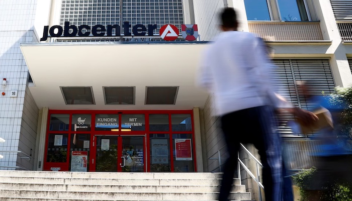 202604Germanys-Economy-Expands-In-Q1-As-Unemployment-Tops-3-Million