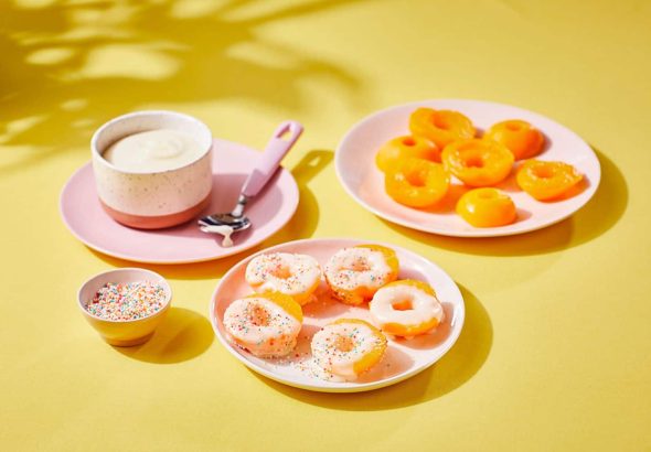 202604KOO_CYP_Emoji-Eats_Web_Day-5_Peach-Doughnuts