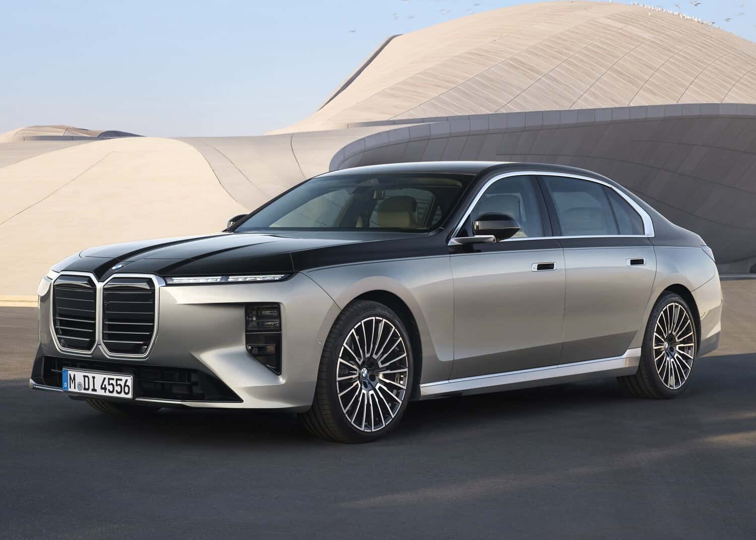 202604P90636065_highRes_bmw-740-xdrive-04-20