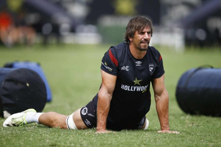 202604Sharks-lock-Eben-Etzebeth-1