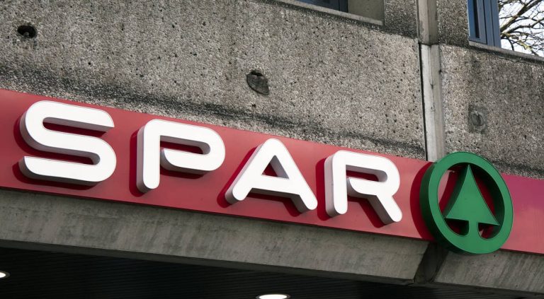 Letters spar on a facade in amsterdam
