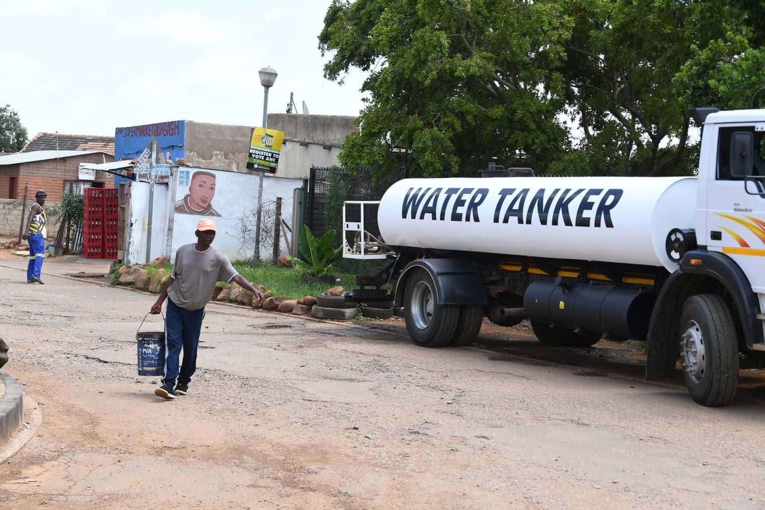 Residents Of Mamelodi Fetch Water From Tank Trucks Amid Crisis