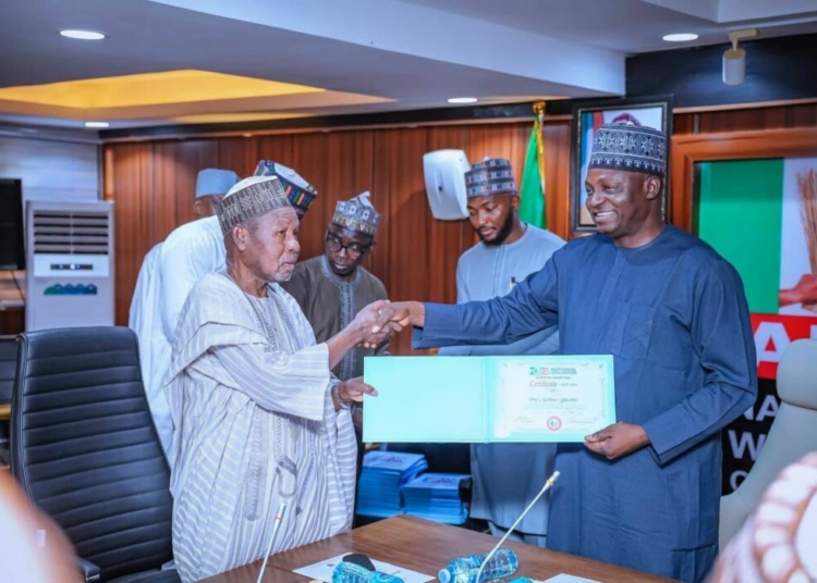 202604Yilwatda-APC-NWC-Members-Receive-Certificates-
