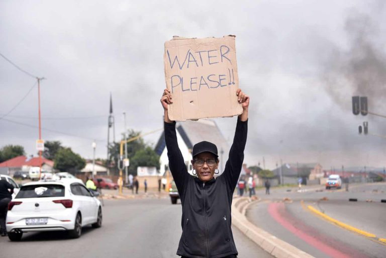 202604water-crisis-westbury-joburg-pemmy-majodina