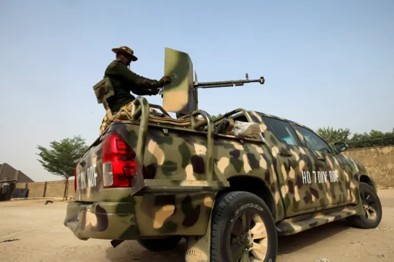 2019-02-16T100931Z_1467220700_RC1ADBE14FE0_RTRMADP_3_NIGERIA-ELECTION-1779243401