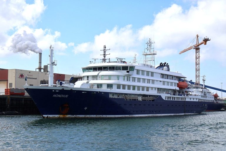 2026052026-05-04T062510Z_87233319_RC2NJEA5ITP6_RTRMADP_3_CRUISESHIP-HANTAVIRUS-scaled-1