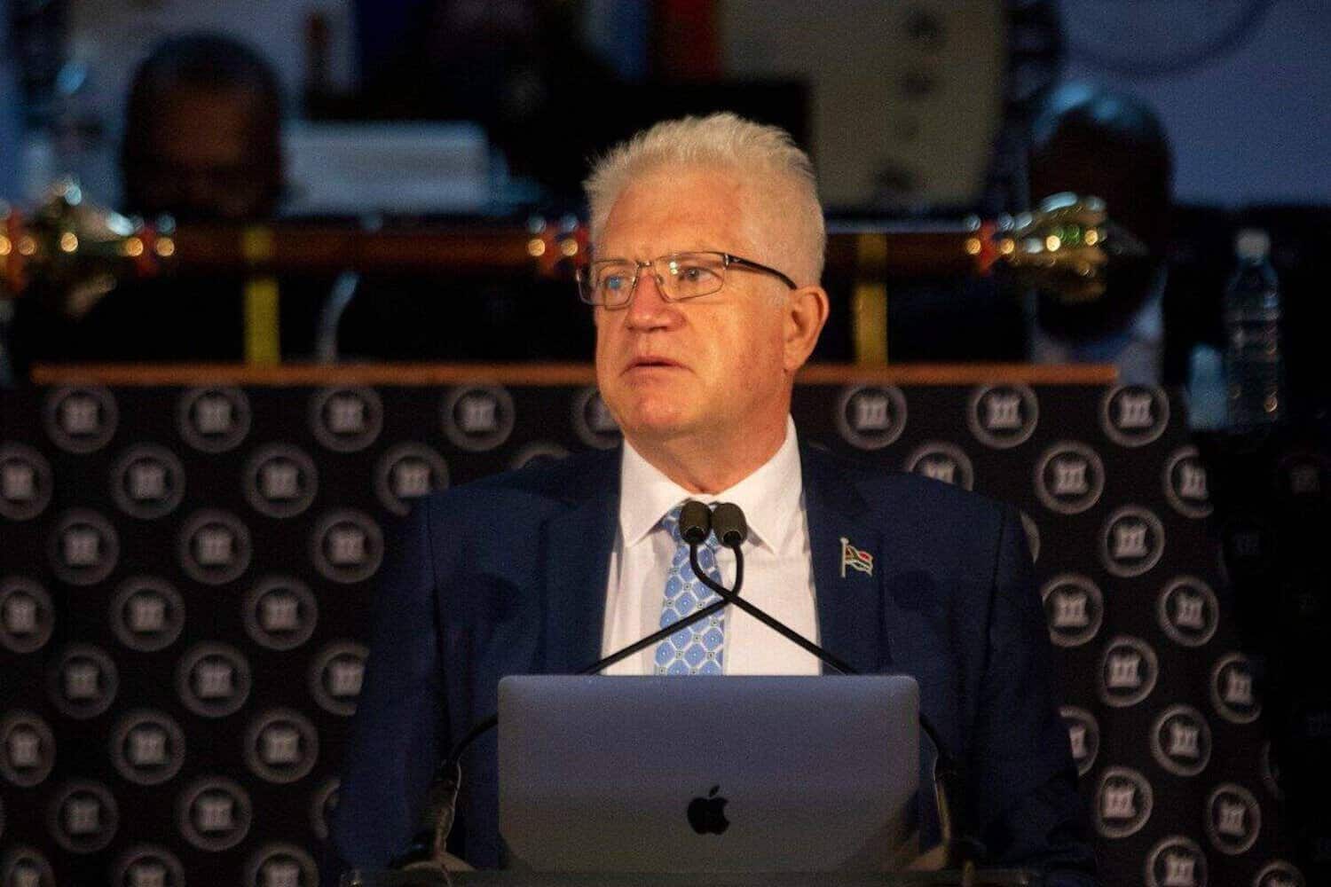 202605Alan-Winde-1-1200x800-1