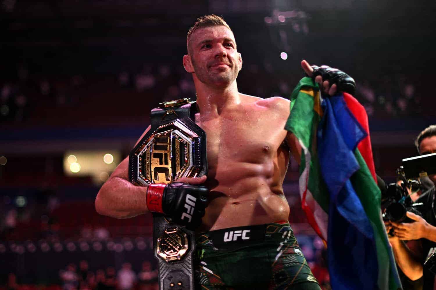 MMA-UFC-AUS-DU PLESSIS-STRICKLAND