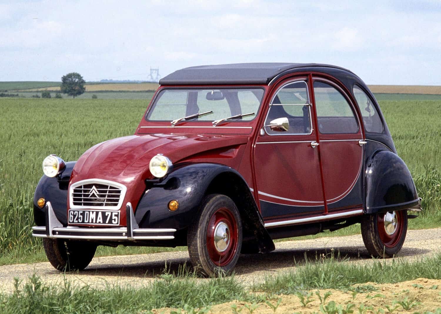 202605citroen_2cv_1981_wallpapers_1