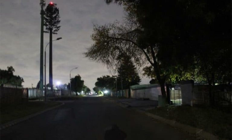 202605dark-street