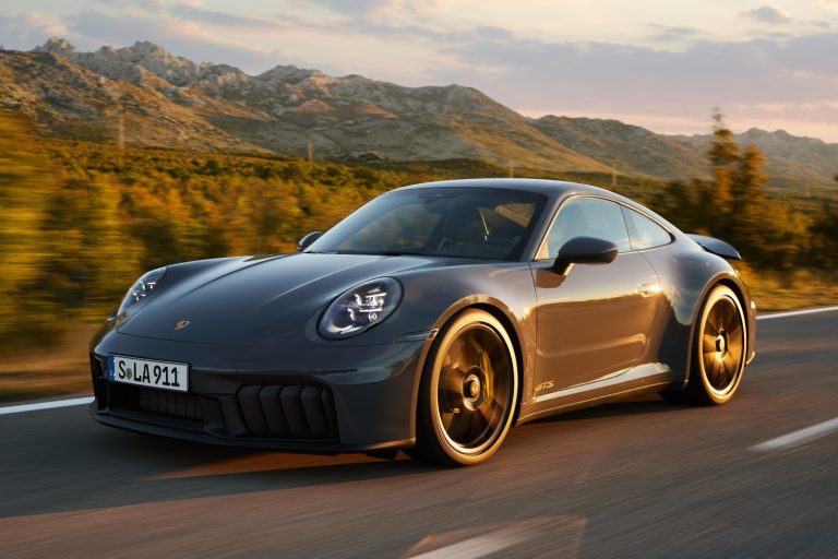 202605porsche-911-gts-front-1