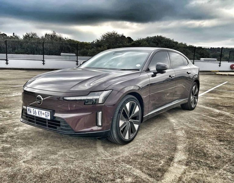 202605volvo-es90-front
