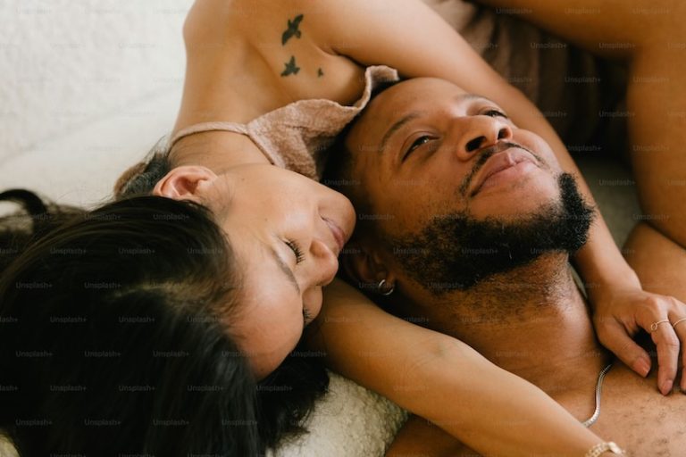 202605Couple-cozy-in-bed
