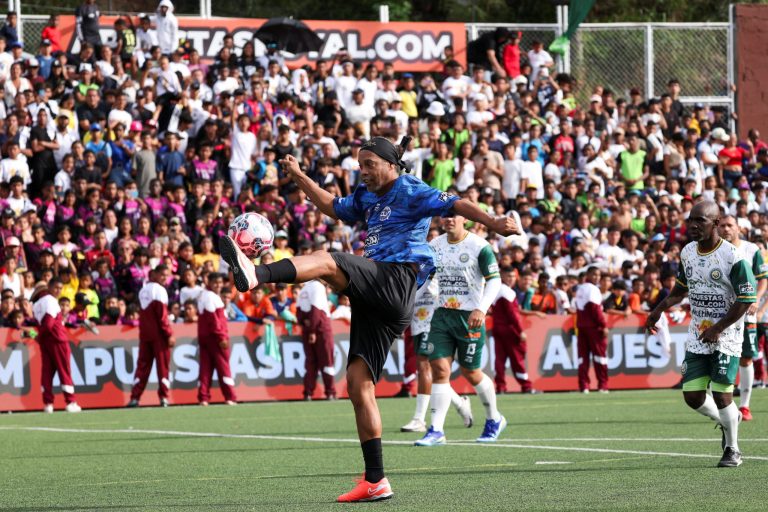 2026062026-06-07T003745Z_275533555_RC2KOLABQIJI_RTRMADP_3_VENEZUELA-SOCCER-RONALDINHO-scaled-1