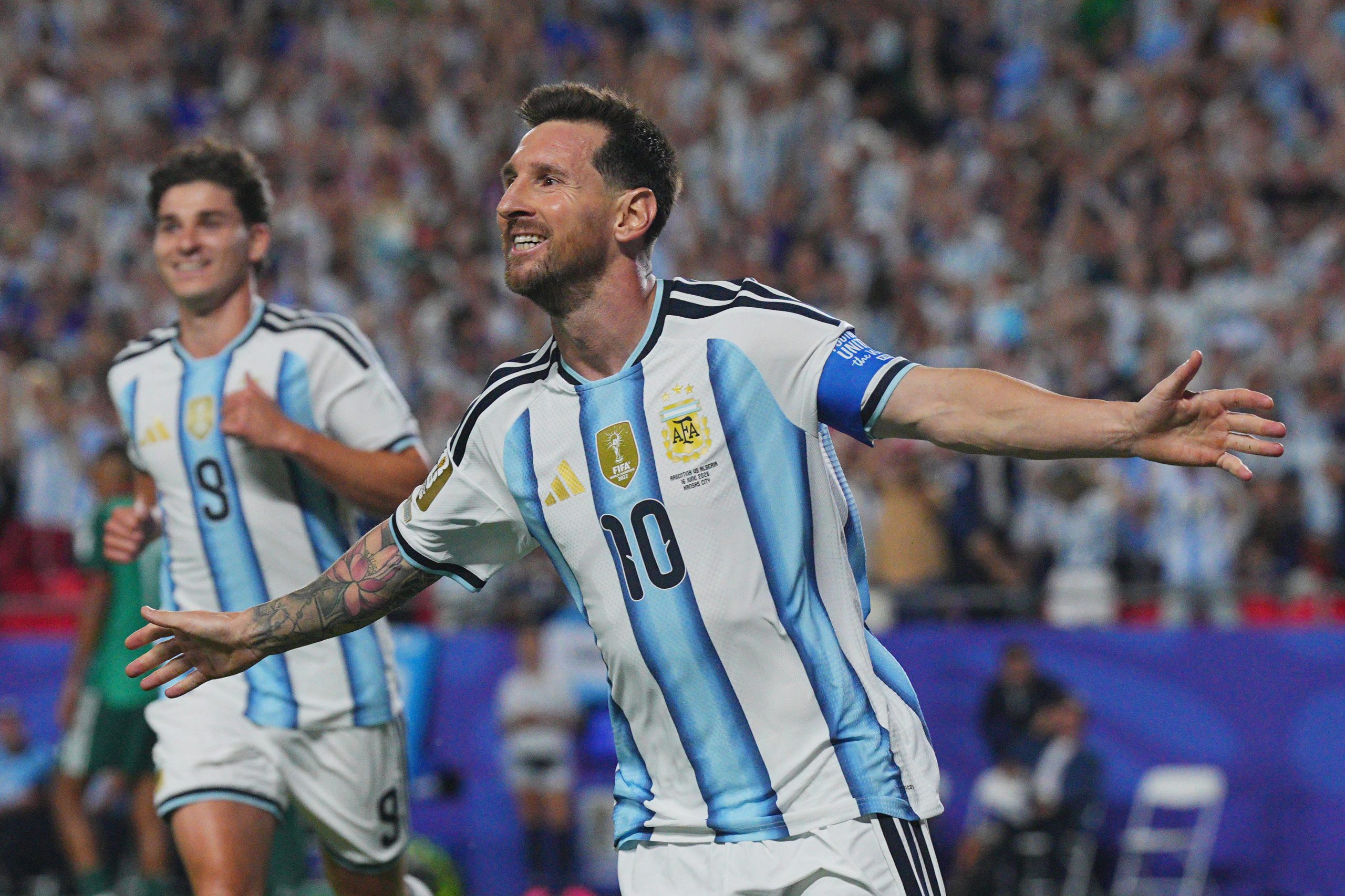 2026062026-06-17T023053Z_711064230_UP1EM6H06ZGZI_RTRMADP_3_SOCCER-WORLDCUP-ARG-DZA-scaled-1