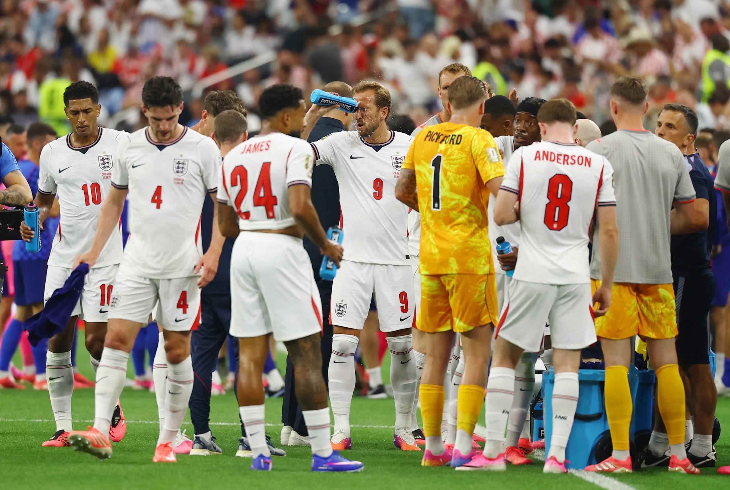 2026062026-06-17T202548Z_1982544810_UP1EM6H1KQY46_RTRMADP_3_SOCCER-WORLDCUP-ENG-CRO-scaled-1