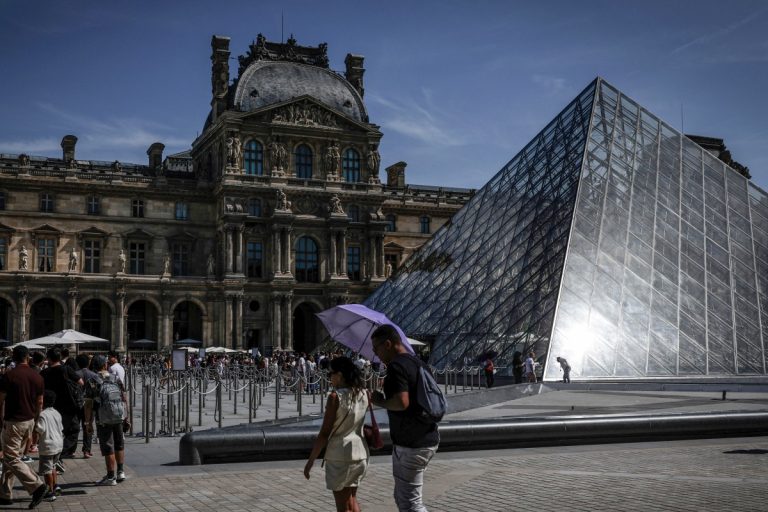FILES-FRANCE-CULTURE-ART-MUSEUM-LOUVRE-SECURITY