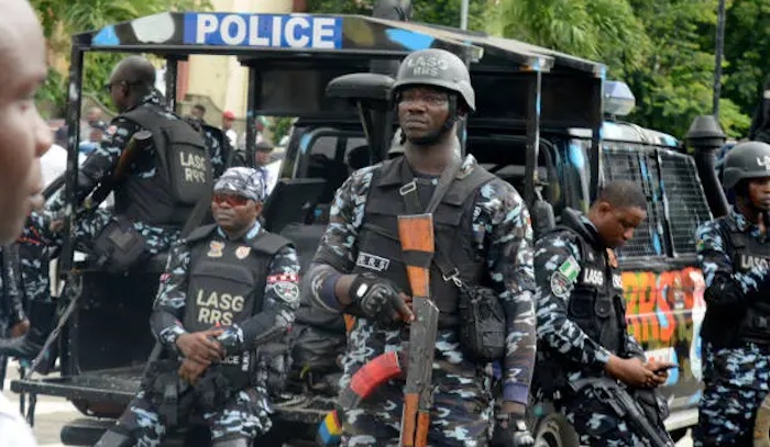 202606Anambra-Police-Rescue-Woman-Accused-Of-Child-Trafficking-From-Mob-Attack