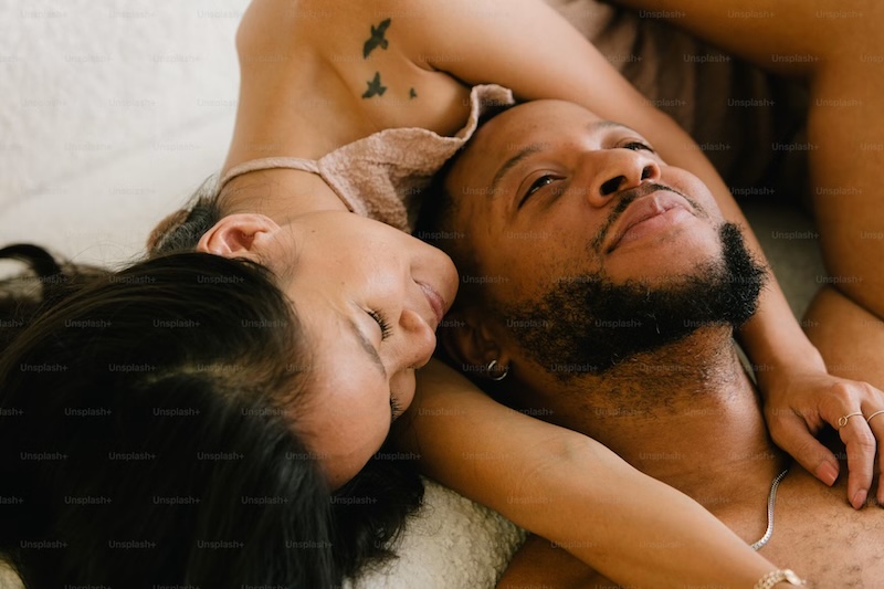 202606Couple-in-bed