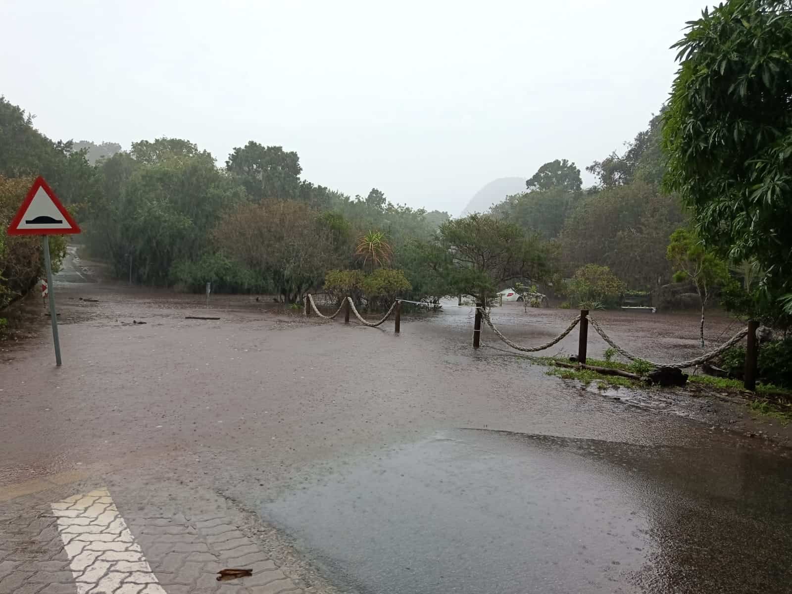 202606Garden-Route-River-overflows-on-roads