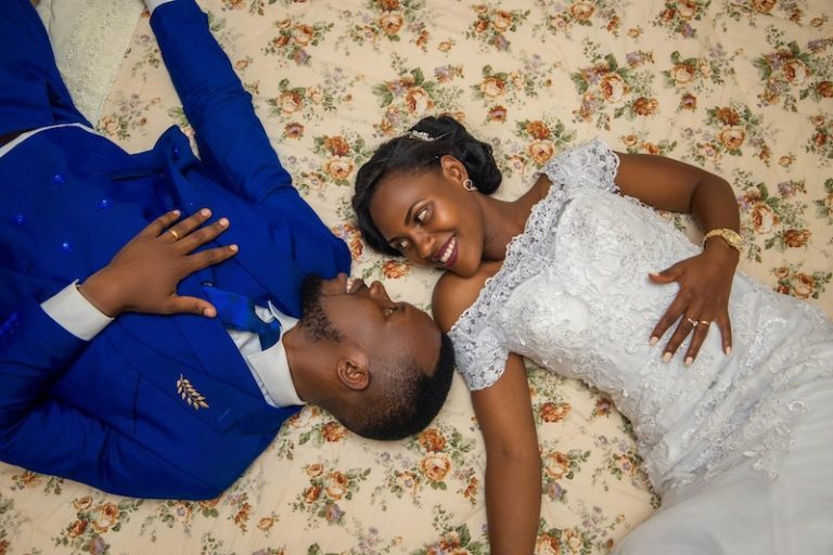 202606Married-couple-lying-on-bed