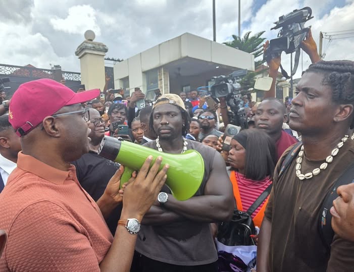 202606Seyi-Makinde-addressing-protesters