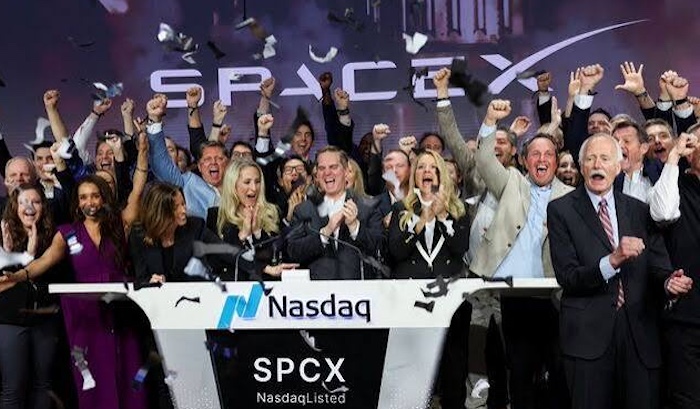 202606SpaceX-Shares-Jump-6-After-Record-IPO-Despite-Valuation-Concerns