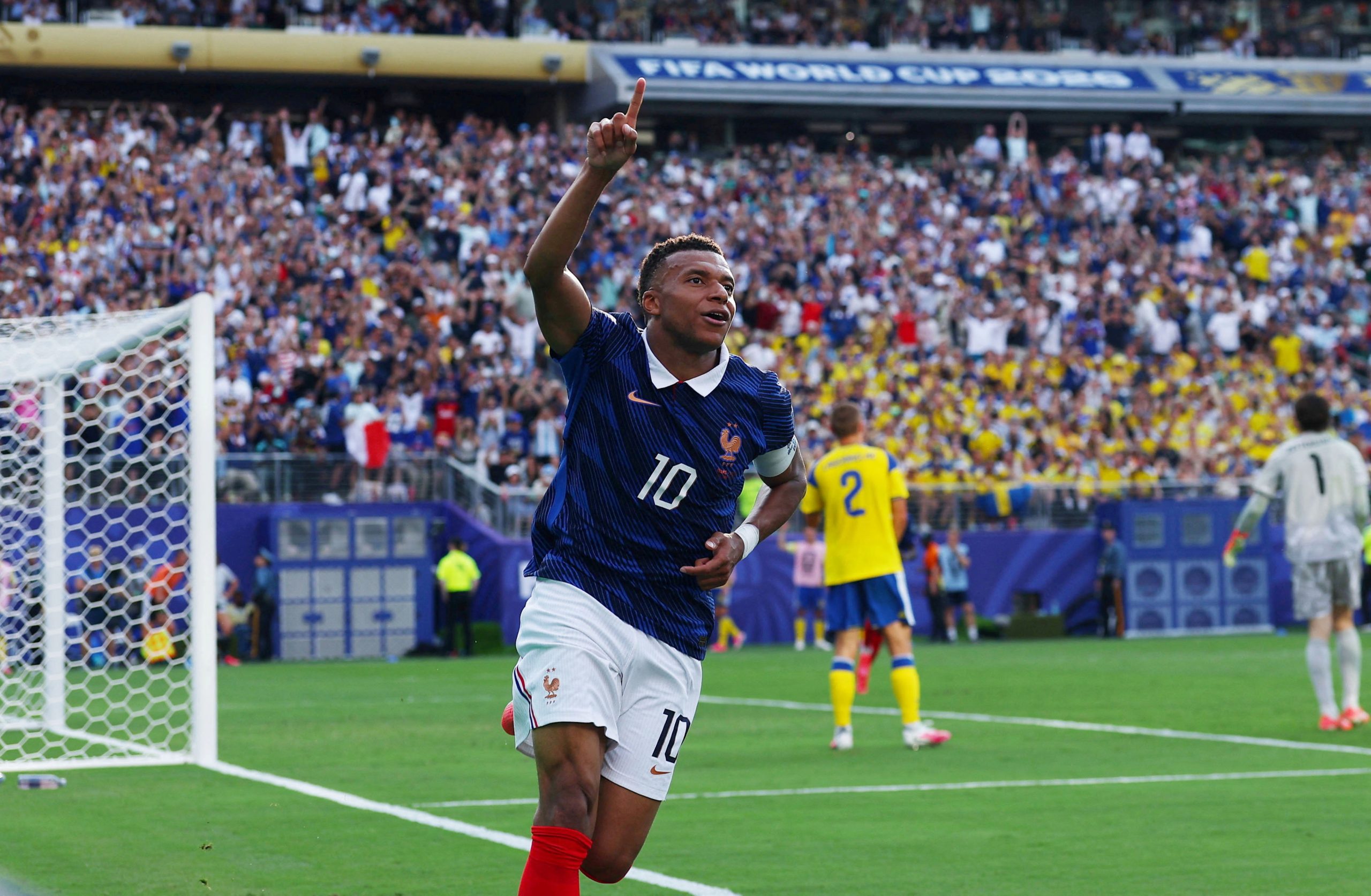 2026072026-07-01T001124Z_940688332_RC2M4MANC6LJ_RTRMADP_3_SOCCER-WORLDCUP-FRA-SWE-scaled-1