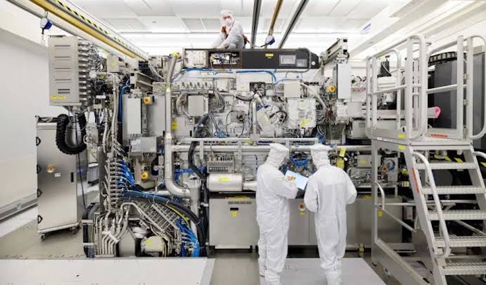 202607China-Begins-Mass-Production-of-Home-Grown-Chipmaking-Machines